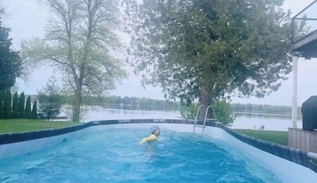 Resort lakefront, pool, hottub, sauna, pets #5