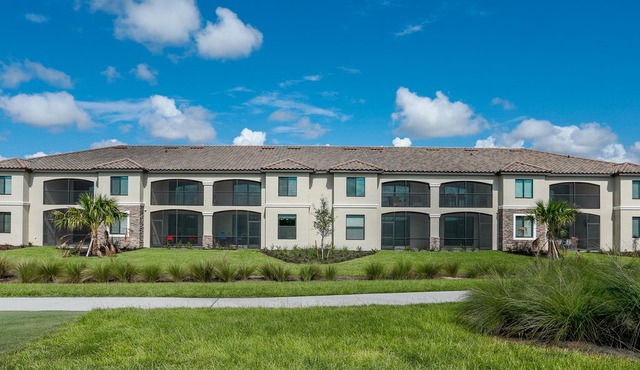 Resort Lifestyle in Lakewood National Golf Course gated Community