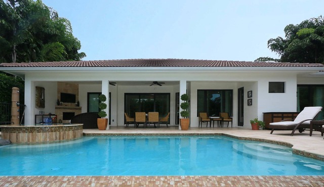 Resort Lifestyle - Walk to 5th Avenue