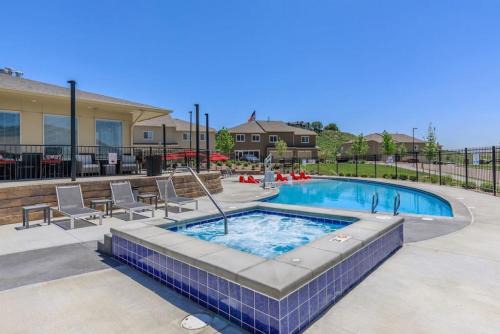 Resort Like Amenities King bd Qn bd Sofa bd Fast Wi-Fi Slps7