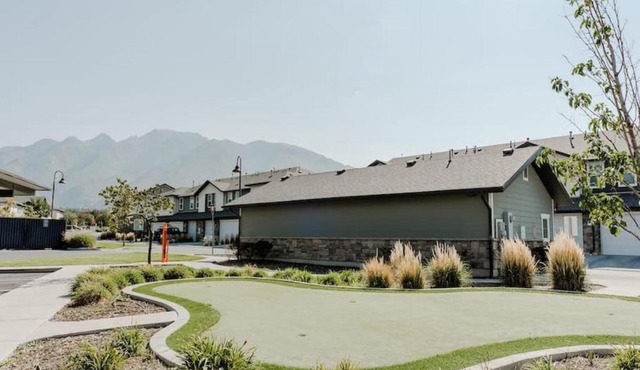 Resort like amenities 1 King 1 Qn bd Fast Wi-Fi Slps 5