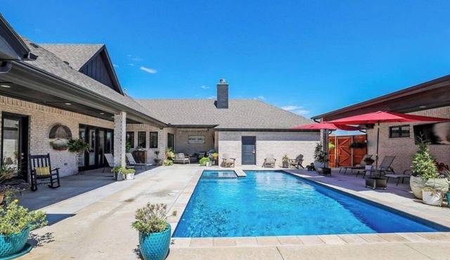 Resort like home 4 bedroom, 3.5 bath plus pool and hot tub in Amarillo Tx