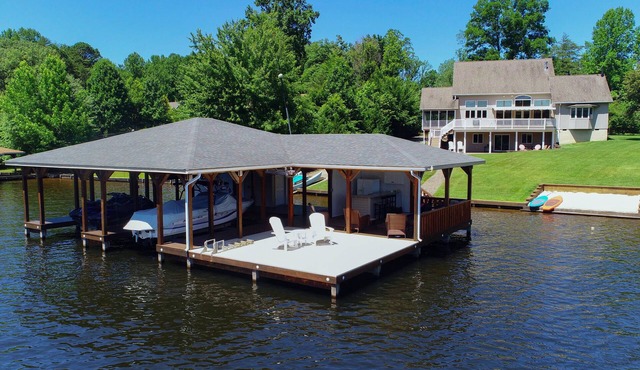 Resort-like LAKEFRONT 5br/4ba home & boathouse in quiet cove. Fun 4 all ages!