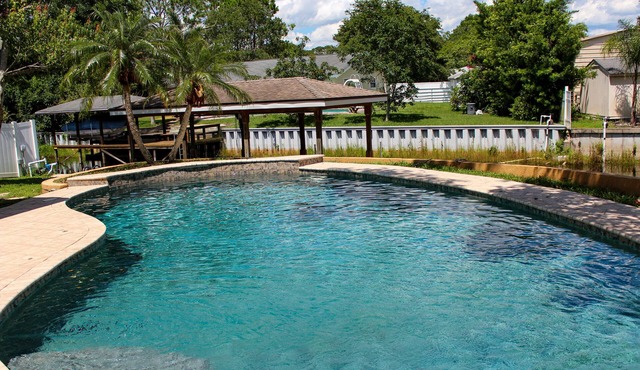Resort Like Private Pool Waterfront Retreat 4/2 Home in Orlando Weekly discounts