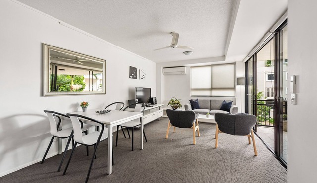 Resort Living < 10mins CBD ~ 2Bed/2Bath/1Car