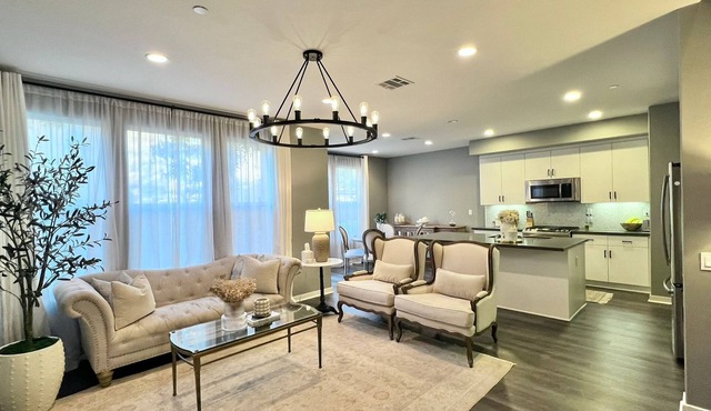 Resort living 3 bedroom modern apt with backyard