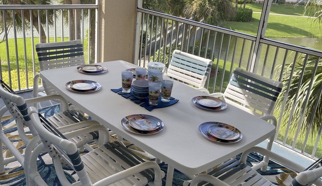 RESORT LIVING: Heated Pools, Tennis, On-Site Tiki Bar, 10 MIN WALK TO THE BEACH!