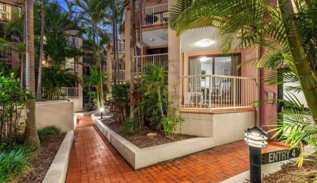 Resort living in city centre with free parking