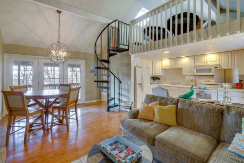 Resort Living on Lake of the Ozarks! Family Cabin