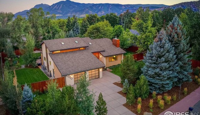 Resort Living: Pool, Hot-Tub, Game Room, near CU