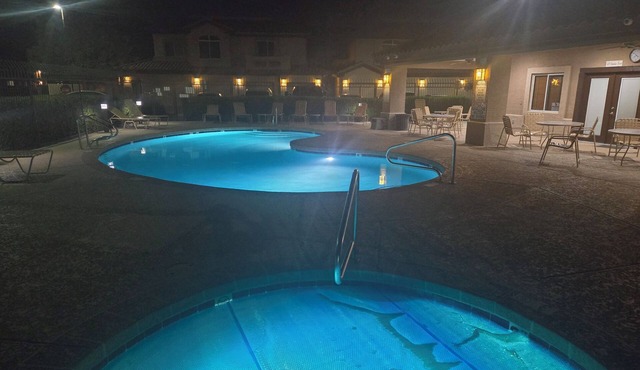 Resort look-Home feeling. Ground floor condo. Near pool/spa. Walk to dining/golf