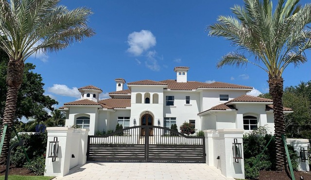 Resort Luxury, Palm Beach Lifestyle, all amenities included!
