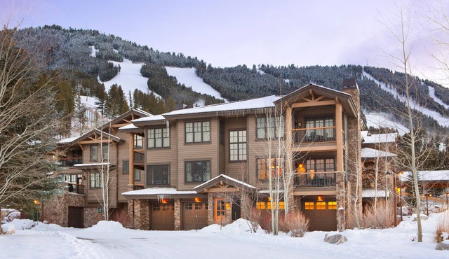 Resort Luxury Setting Right in Town on Snow King