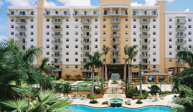 Resort Managed 2 BR -Sleeps 8 at Wyndham Palm Aire - Pools, Free Beach Shuttle!