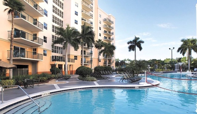 Resort Managed 2 BR -Sleeps 8 at Wyndham Palm Aire - Pools, Free Beach Shuttle!
