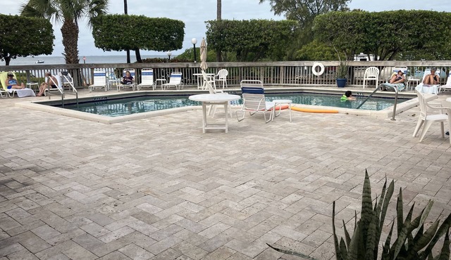 Resort, New Remodel, Sleeps 6, with Boat Slip, Dock Heated pool, Fully Furnished