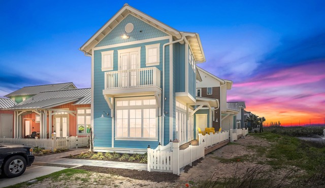 Resort Pools, Pet Friendly, Golf Cart Boardwalk to the Beach