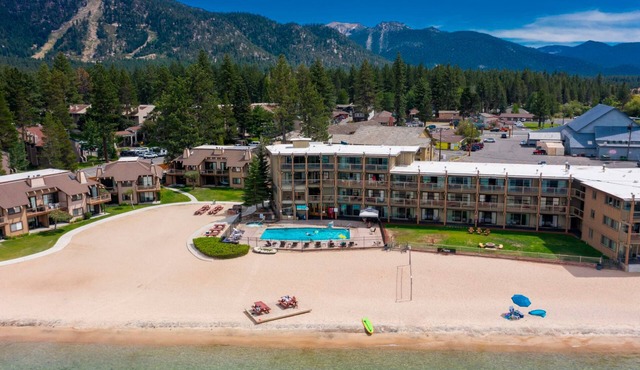 Resort Retreat with a Private Beach: Lodge Rooms, Balcony Lakeview, Fireplace
