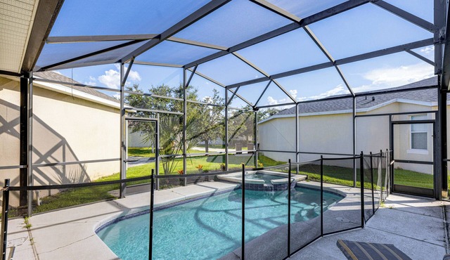 Resort Retreat w/Outdoor Oasis: 13 Mi to Disney!