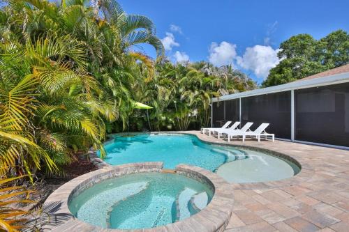 Resort Saltwater Pool Spa Near Anna Maria
