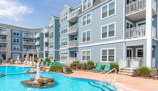 Resort Seapointe Village Heated Pool, 1st Floor, Wildwood Crest Diamond Beach NJ