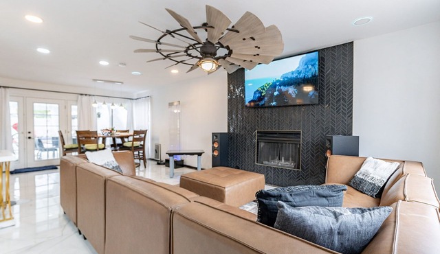 Resort setting in Chandler Home with Free Heated Pool/Spa/Game Room/Mini Golf