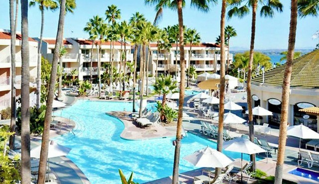 Resort sleeps 6!-Condo-Kitchen Across from Del & Beach, Park garage, Loews Pass