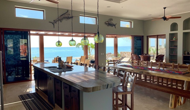 *RESORT STLYE, SWIM UP PALAPA BAR* Sleep 20+ OCEAN FRONT “Hacienda Sonadora”