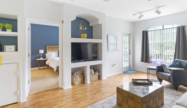 Resort-style 1bdr/1bath condo - Near Busch Gardens, Hospitals, Tampa & Beaches