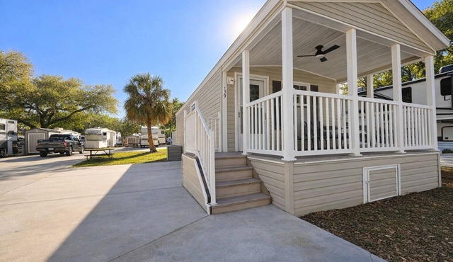 Resort-Style 1BR. 3 Pools + Hot Tub! Sleeps 4