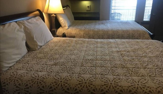 Resort Style 2 Bedroom/2 Bath Apt./Condo in The Wo