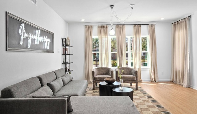 Resort-Style 3BR Ensuites Slps10 Pool-Spa Gated