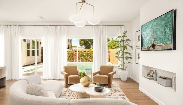 Resort-Style 3BR Ensuites Slps7 Pool& Gated BBQ