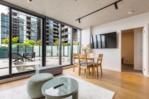 Resort-Style 3BR Near CBD with Courtyard