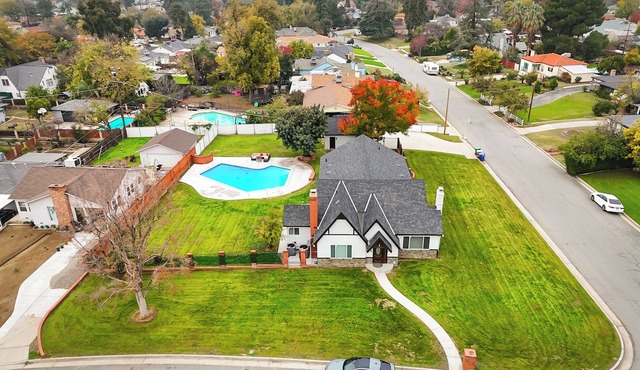 Resort-Style 5-Bedroom Oasis with Pool