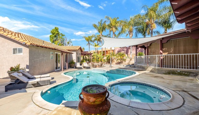 Resort-Style 5BR + Pool + Sleeps 13 + Pet-Friendly