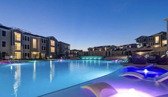 Resort style apt near sea world/six flags
