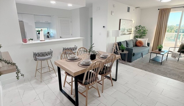 Resort Style Apt with Pool and Gym, with pool, near beach, nightlife & casinos