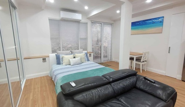 Resort Style Apartment Escape with Heated Pool, Tennis Court Outdoor BBQ