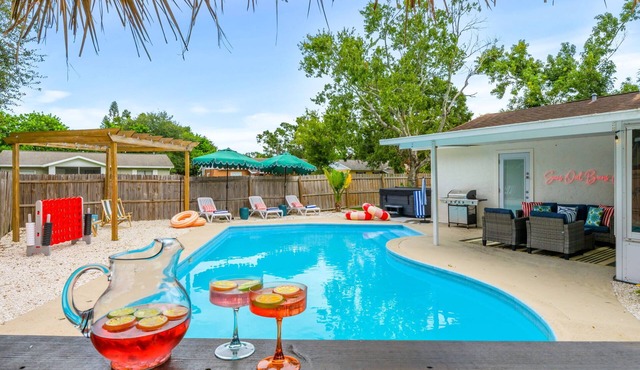 Resort Style Backyard Tiki Bar Pool Hot Tub