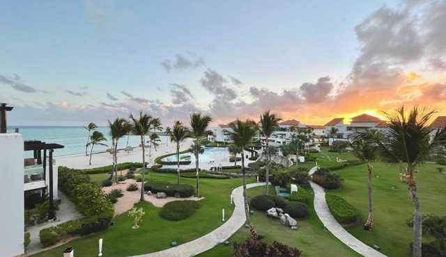 resort style beach front condo on the top floor!