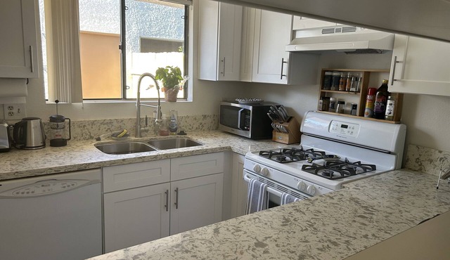 Resort Style Condo 2bed 2 bath with optional 3rd room/nursery with crib
