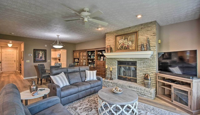 Resort-Style Condo w/Balcony on Lake Keowee