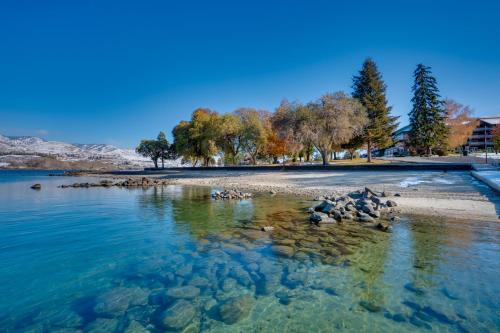 Resort-Style Condo w/Lake Chelan & Mtn Views