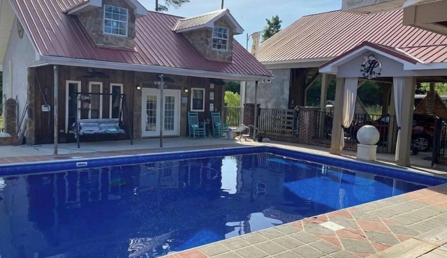 Resort-Style Cottage w/Pool @The House on the Hill