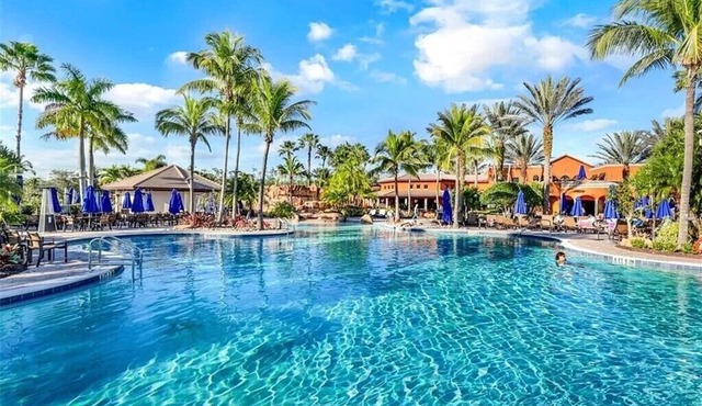 Resort Style Development w/Pool Tiki Bar - Sleeps 6