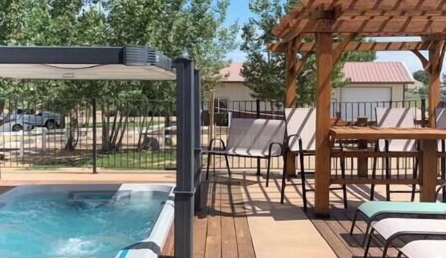 Resort Style Family Fun with guest house