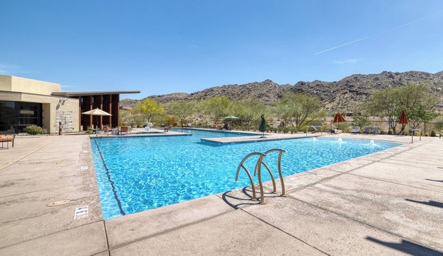 Resort-Style Gated, Pool Gym Near Downtown Phoenix & Chase Field Hiking Mountain