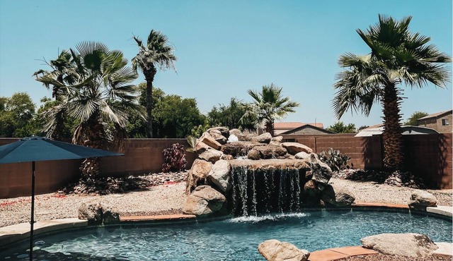 Resort Style Heated Pool close to Entertainment