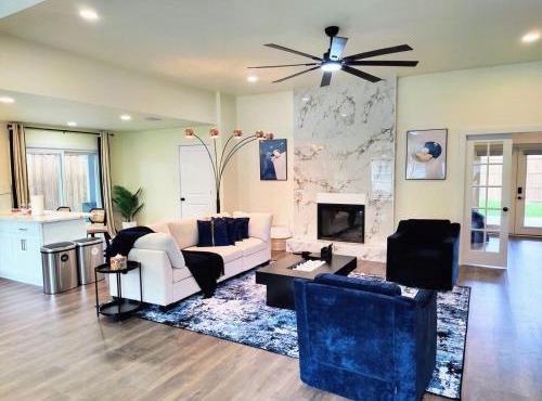 Resort-Style Home - Hot Tub, Mini Golf, Gym, 1G WiFi